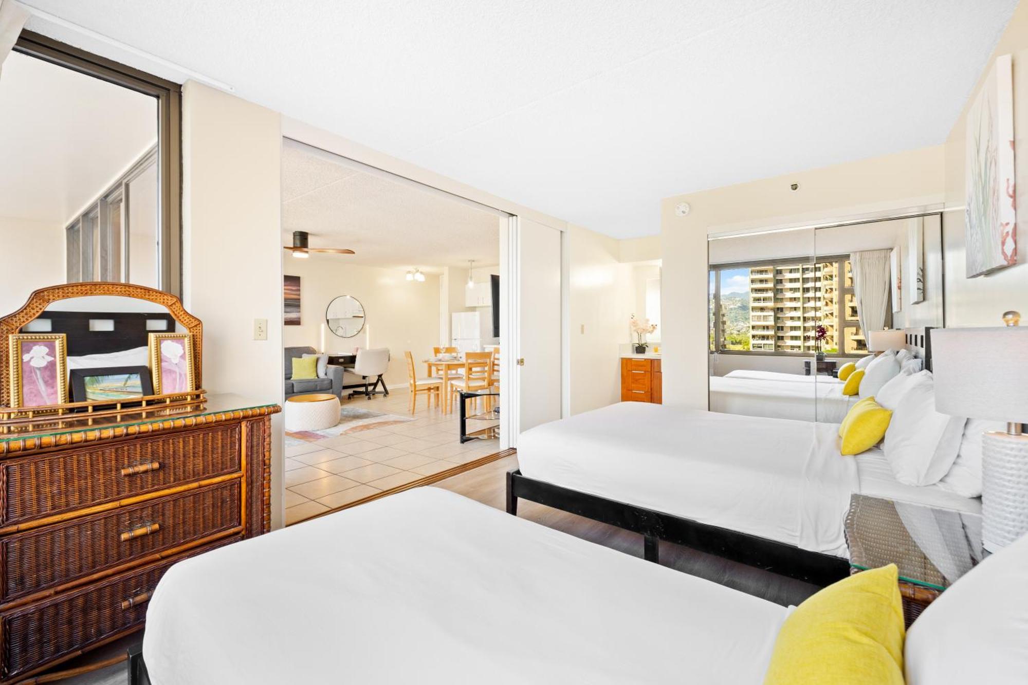Cozy Waikiki Getaway, Stroll To Beach With Free Parking 檀香山 外观 照片