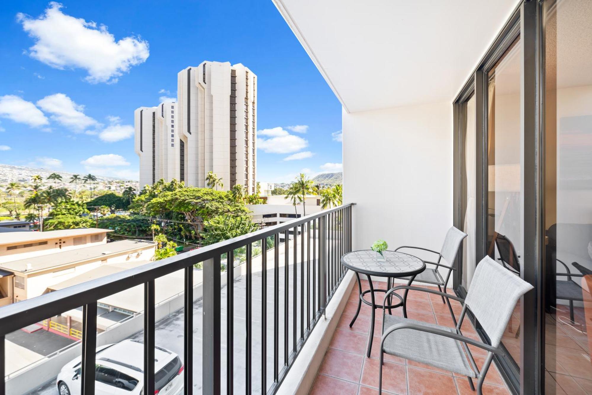 Cozy Waikiki Getaway, Stroll To Beach With Free Parking 檀香山 外观 照片