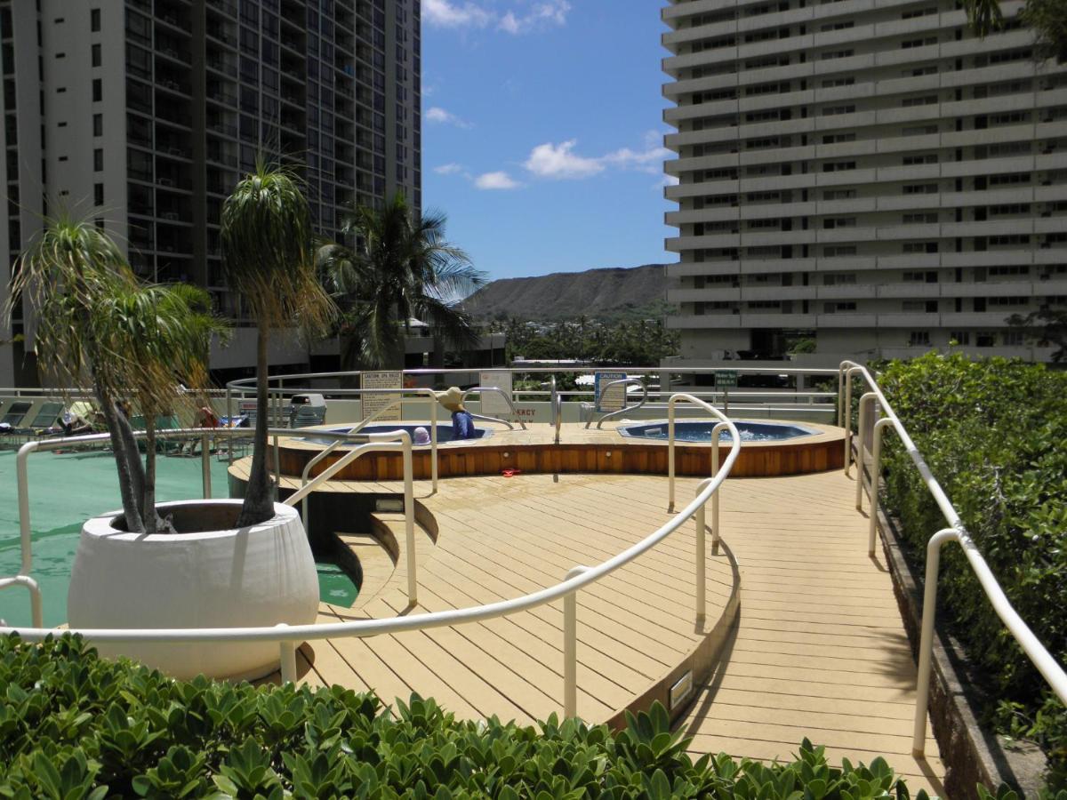 Cozy Waikiki Getaway, Stroll To Beach With Free Parking 檀香山 外观 照片
